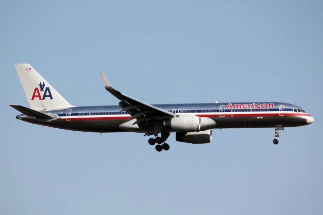 Boeing 757-200 (N186AN)