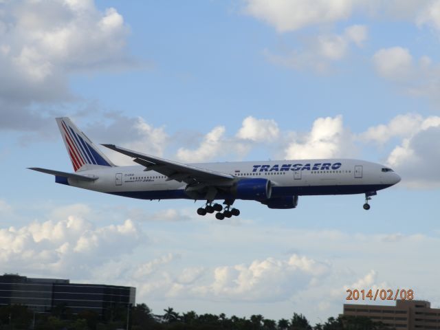 Boeing 777-200 (EI-UNW) - Transaero B777-200ER