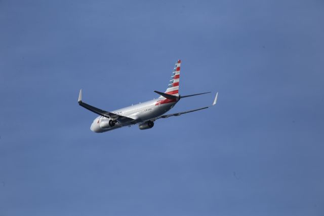 Boeing 737-800 (N968NN)