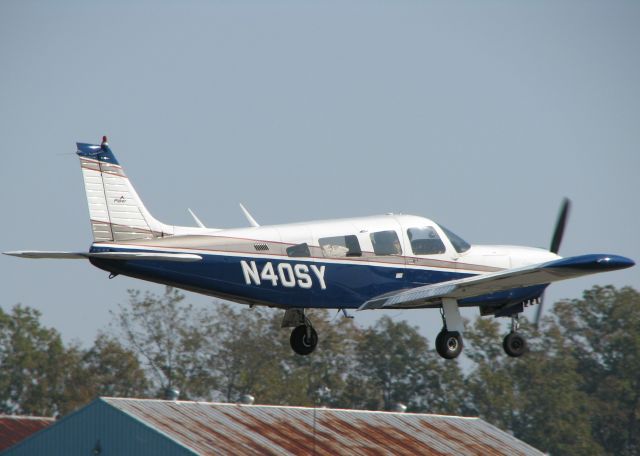 Piper Saratoga/Lance (N40SY) - About to touch on 14 at Downtown Shreveport.