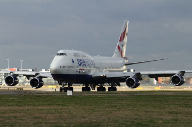 Boeing 747-200 — - Taxiing to runway 027L at LHR.