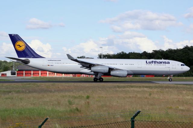 Airbus A340-300 (D-AIGT)