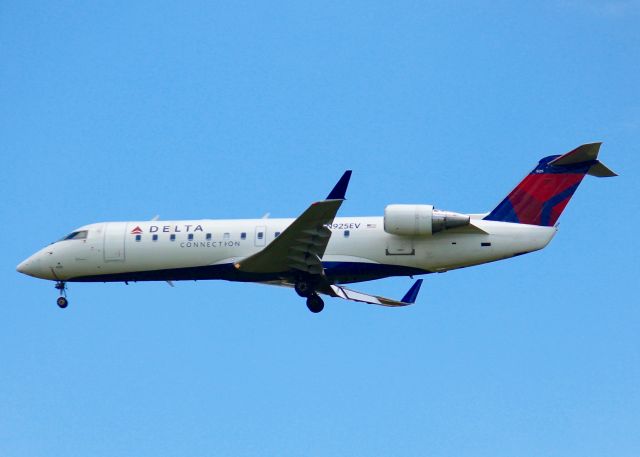 Canadair Regional Jet CRJ-200 (N925EV) - At Shreveport Regional. CL-600-2B19