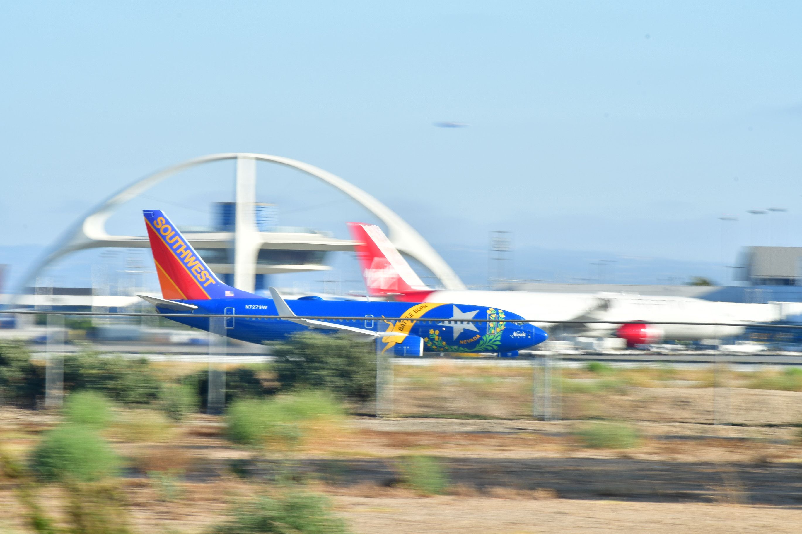 Boeing 737-700 (N727SW)