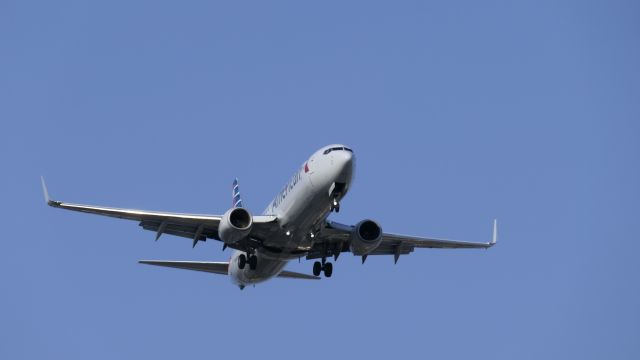 Boeing 737-800 (N960NN)