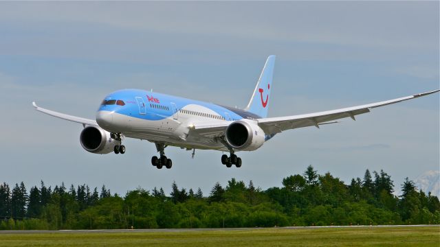 Boeing 787-8 (PH-TFK) - BOE334 on final to Rwy 34L to complete its maiden flight on 5/22/14. (LN:182 / cn 36427).