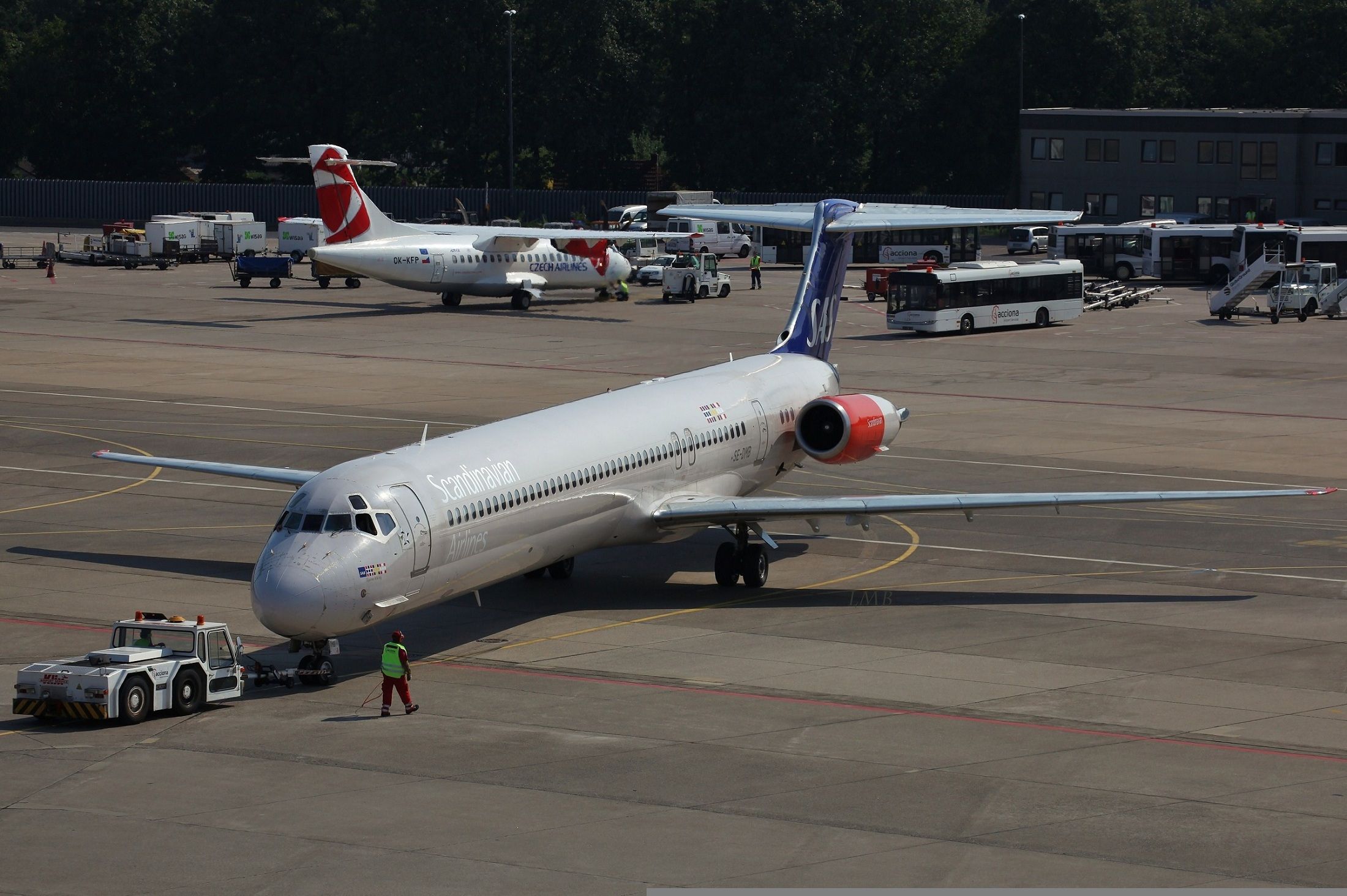 McDonnell Douglas MD-81 (SE-DMB)