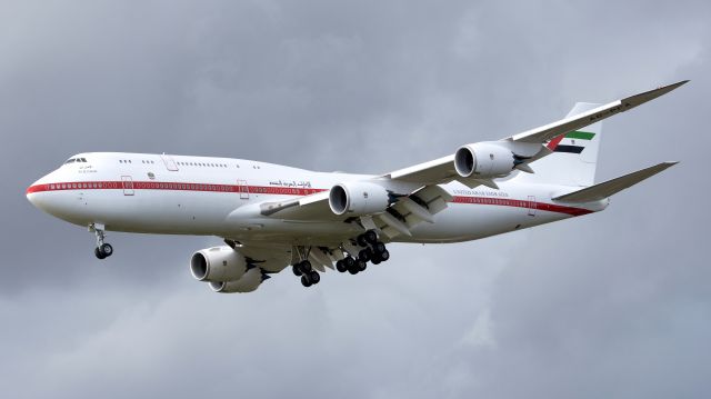 BOEING 747-8 (A6-PFA)