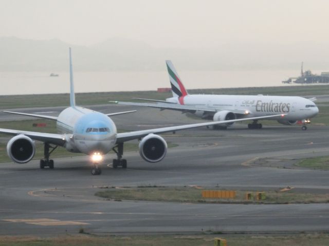 Boeing 777-200 — - ダブルB777です。