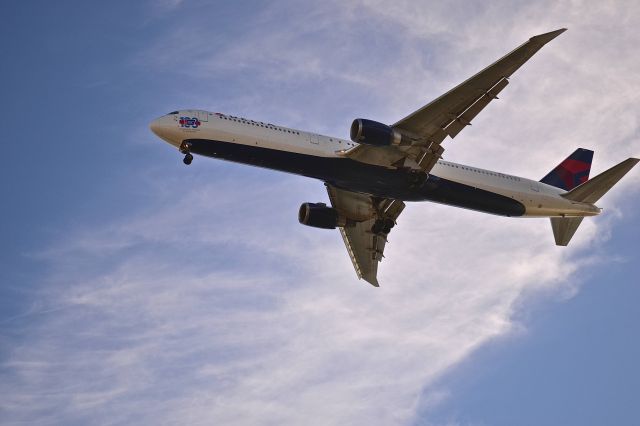 N841MH — - Delta 187 inbound from Heathrow on short final for 04R.