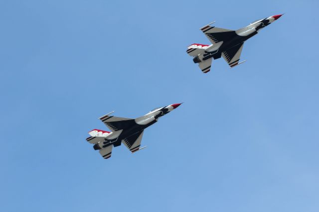 Lockheed F-16 Fighting Falcon — - Thunderbirds at the Great State of Maine Airshow.