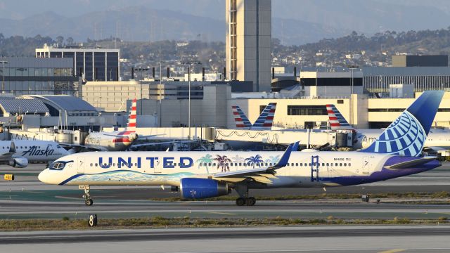 Boeing 757-200 (N13248) - Arrived at LAX on 25L