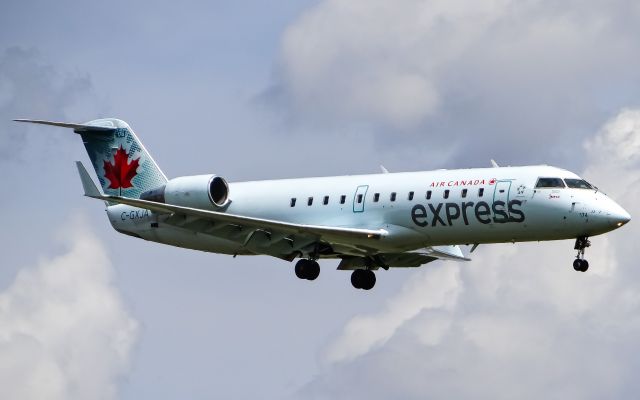 Canadair Regional Jet CRJ-200 (C-GXJA)