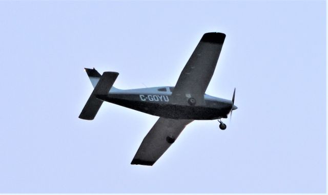 C-GOYU — - C-GOYU PIPER PA-28-151 CHEROKEE WARRIOR Survolant la ville de Lavaltrie QC. le 21-06-2023 à 20;37