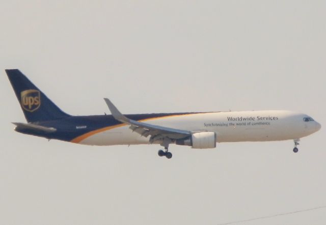 BOEING 767-300 (N344UP)