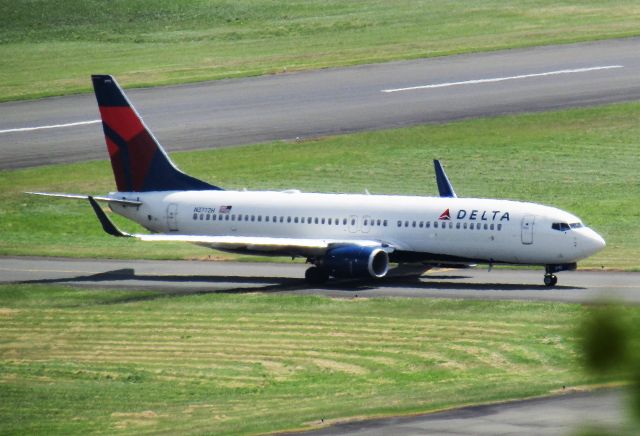 Boeing 737-800 (N3772H)