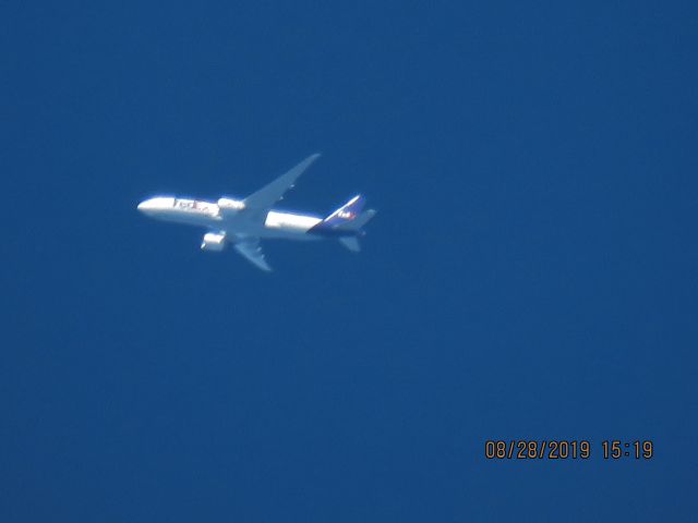 BOEING 777-200LR (N886FD)