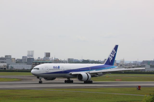 Boeing 777-200 (JA705A)