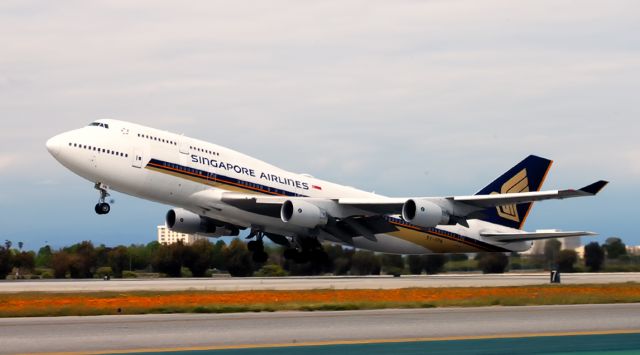 Boeing 747-400 (9V-SPN) - Take off.