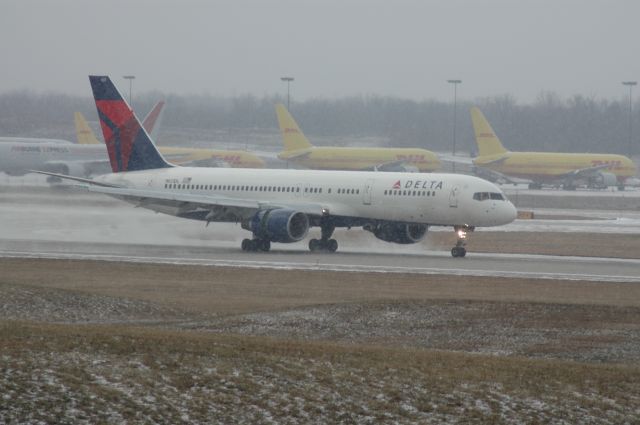 Boeing 757-200 (DAL8770) - a rare vist to KCVG a 757-200 landing on 36R durning some light snow on a very cold sat afteroon    Flight # DAL8770  N631DL