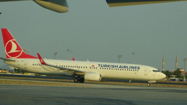 Boeing 737-900 (TC-JYG) - Del to THY in 2012
