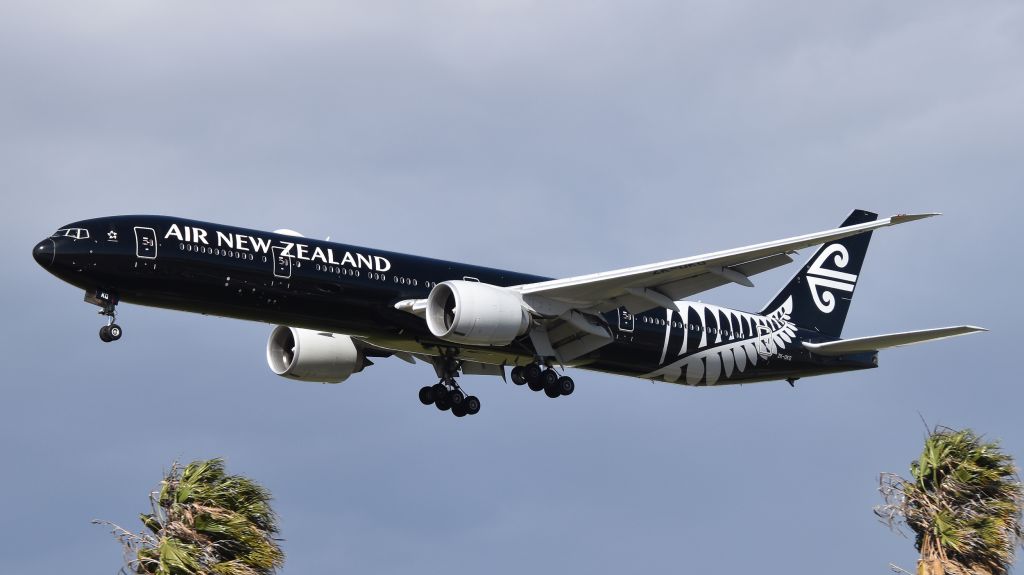 BOEING 777-300ER (ZK-OKQ)