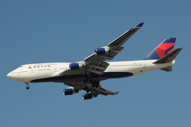 Boeing 747-400 (N673US)