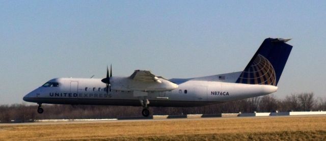 de Havilland Dash 8-300 (N876CA)