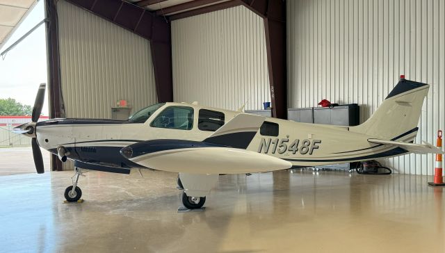 Beechcraft Bonanza (N1548F)