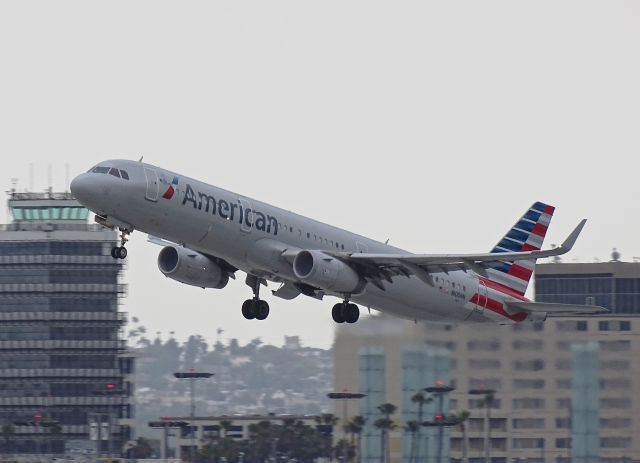 Airbus A321 (N105NN)