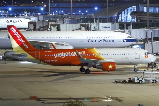 Airbus A320 (VNA-662) - VietJet Air : Airbus A320-214 : KIX(RJBB)