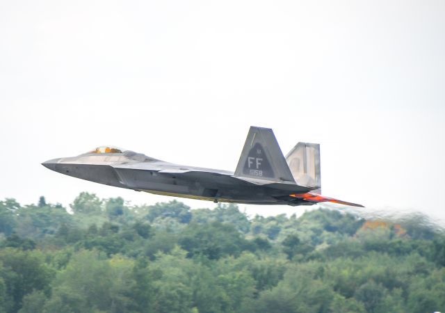 Lockheed F-22 Raptor —