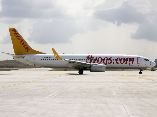 Boeing 737-800 (TC-ASP) - Take off runway 06 at Sabiha Gökçen airport, Istanbul, Turkey | 15 SEP 2014.