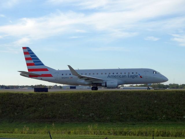 Embraer 175 (N424YX)