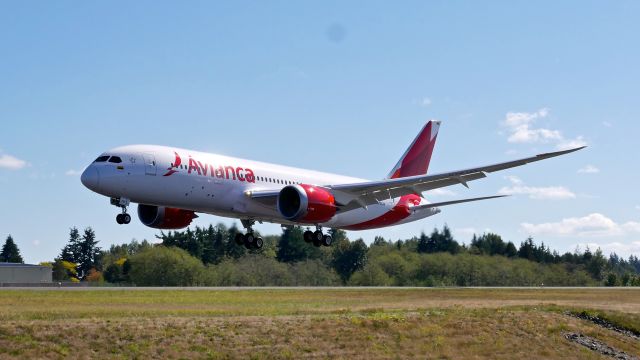 Boeing 787-8 (N796AV) - BOE677 on short final to Rwy 34L to complete a C1 flight on 9.24.18. (ln 756 / cn 65315).