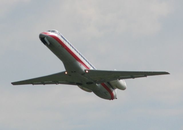 Embraer ERJ-145 (N812AE) - Off of runway 23 at the Shreveport Regional airport.