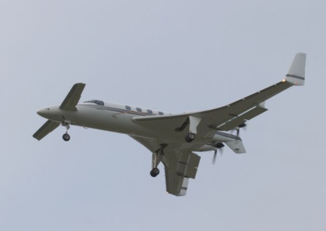 Raytheon Starship (N8285Q) - On short final to KBFI