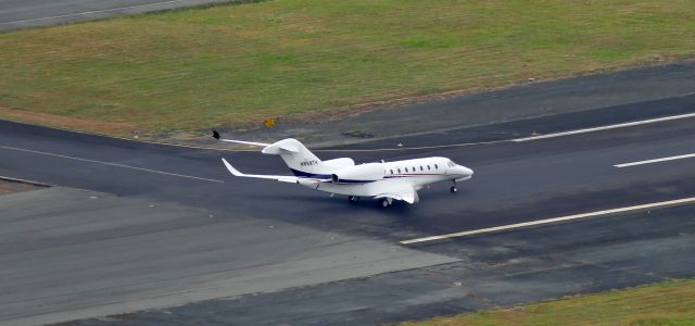 Cessna Citation X (N858TH) - Lined on Rwy 01.