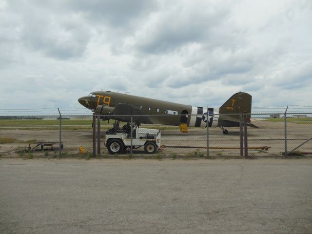 Douglas DC-3 (N87745) - Douglas C-49 "Southern Cross" @ KFTW (Meachum Field) 41-1973