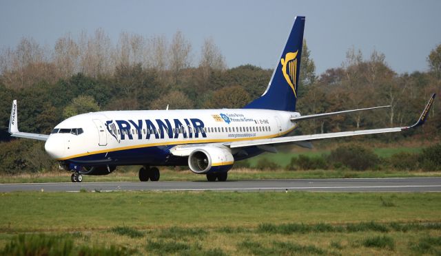 Boeing 737-800 (EI-DHZ) - Boing 737-8AS of Ryanair, on the runway 07R/25L, airport Brest-Guipavas (BES-LFRB), before takeoff.