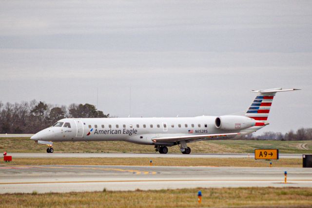 Embraer ERJ-145 (N652RS) - N652RS about to begin it's takeoff roll on 23L for KCLT