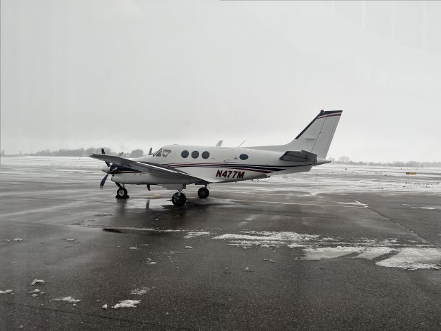 Beechcraft King Air 90 (N477M)