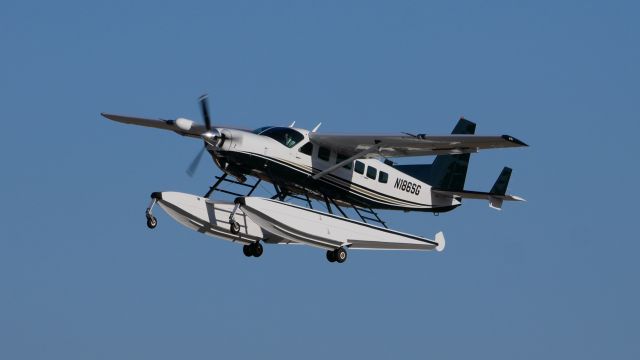 Cessna Caravan (N186SG) - A Cessna 208 Caravan (Ser #20800504) on rotation from Rwy 34L on 8.25.17.