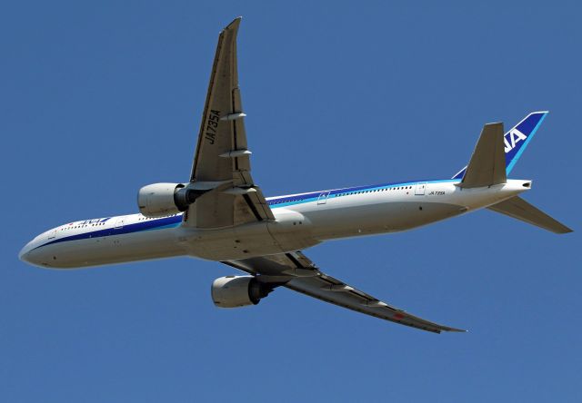 Boeing 777-200 (JA735A) - 成田さくらの山で撮影