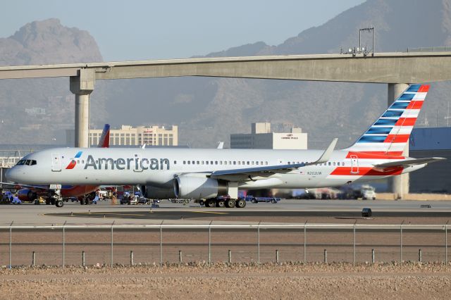 Boeing 757-200 (N202UW)