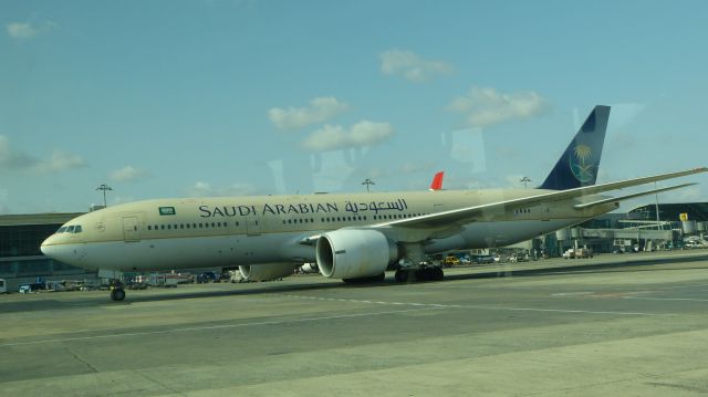 Boeing 777-200 —