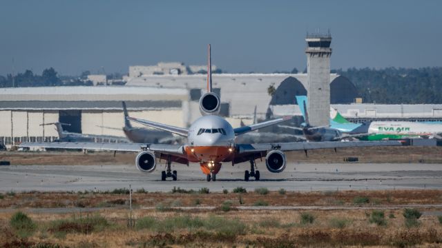 McDonnell Douglas DC-10 (N17085) - Tanker 911 taxiing out to the runway after reloading to attack the Canyon fire in Orange County.