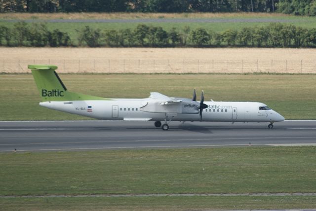 Fokker D-8 Replica (YL-BAI) - Air Baltic Dash-8-402 cn4302 23 juni 2018 Take off RWY29