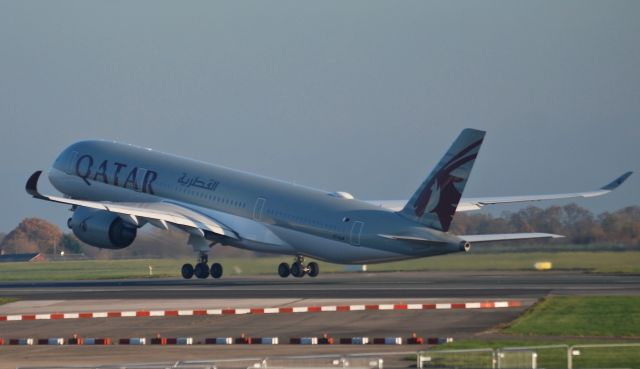 Airbus A350-900 (A7-ALM) - Taken from the Runway visitor centre