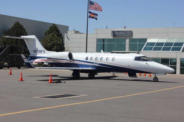 Learjet 40 (N609FX)